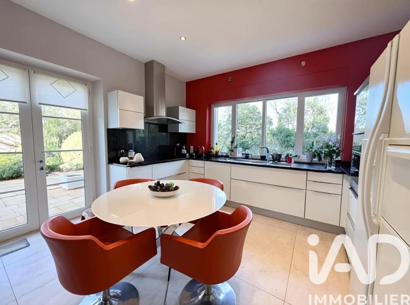 Maison - 217 m² - 8 pièces