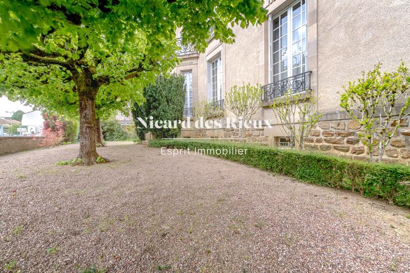 Maison - 344 m² - 12 pièces