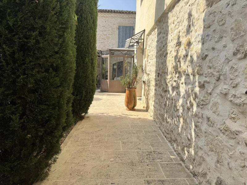 Maison - 300 m² - 7 pièces