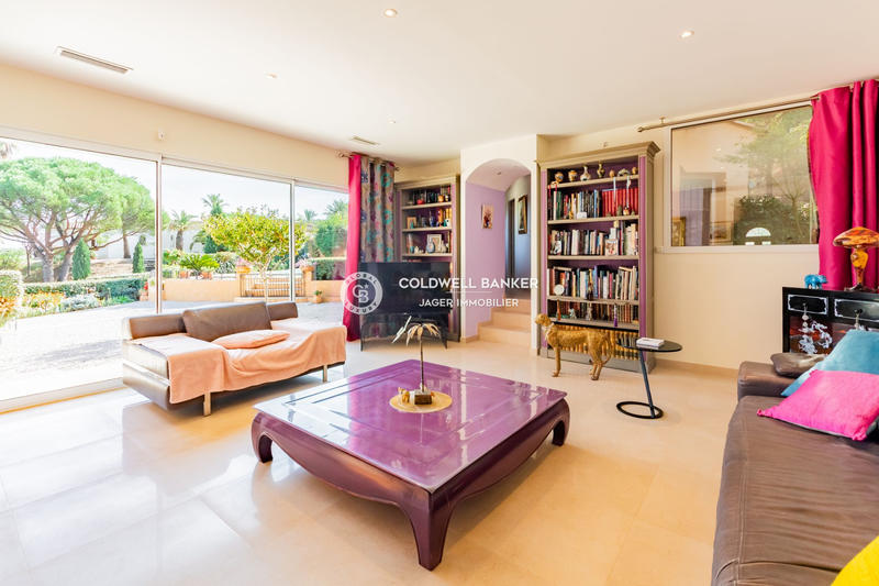 Maison - 250 m² - 6 pièces