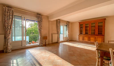 Appartement - 93 m² - 3 pièces