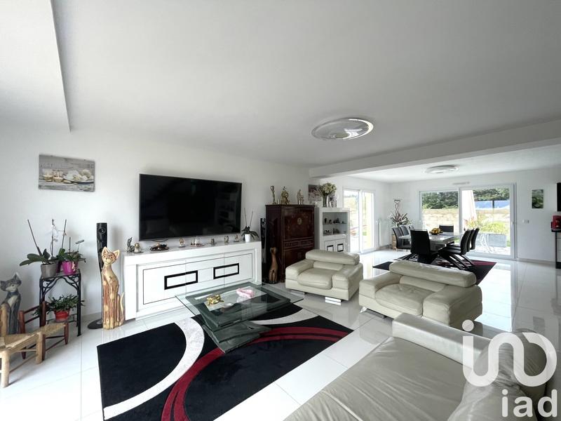 Maison - 222 m² - 7 pièces