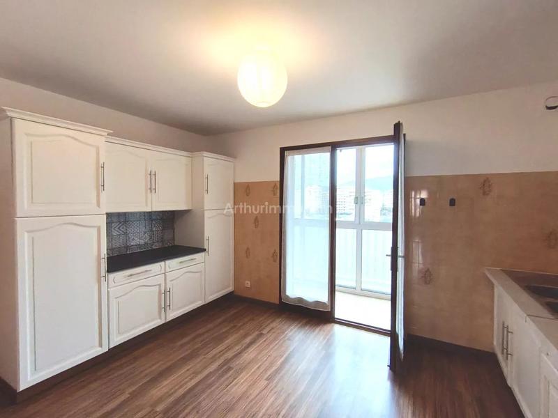 Appartement - 77 m² - 3 pièces