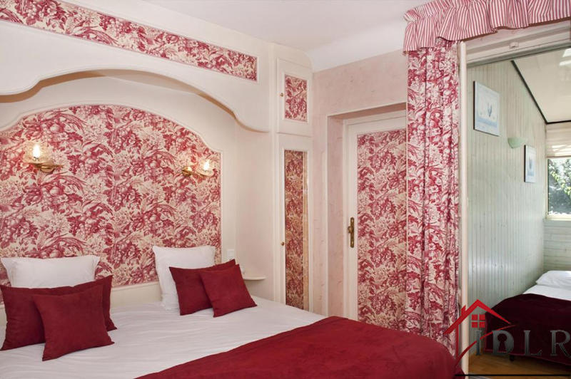 Demeure - 460 m² - 14 pièces