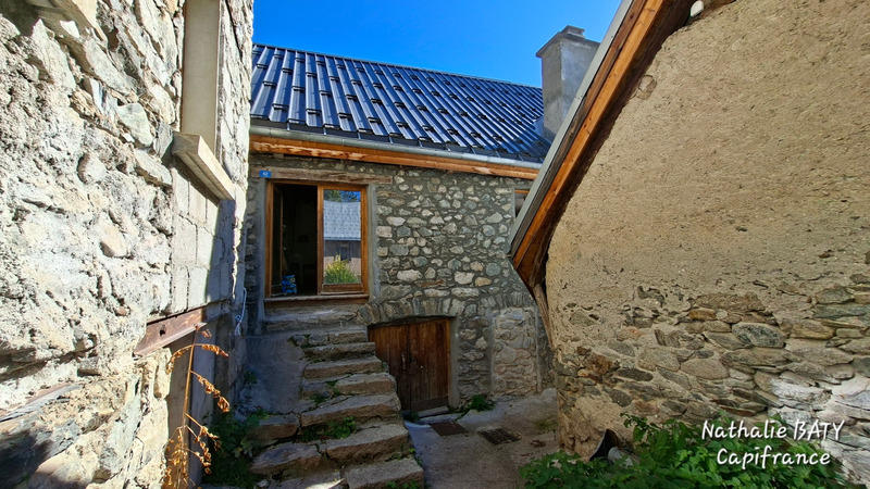 Maison en pierre - 99 m² - 5 pièces