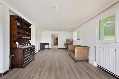 Propriété - 219 m² - 6 pièces