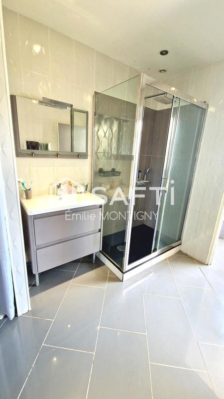 Maison - 219 m² - 9 pièces