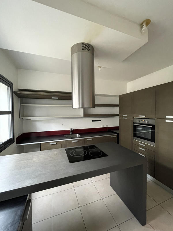 Maison - 196 m² - 6 pièces