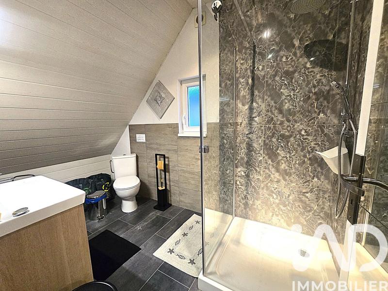 Maison - 210 m² - 7 pièces