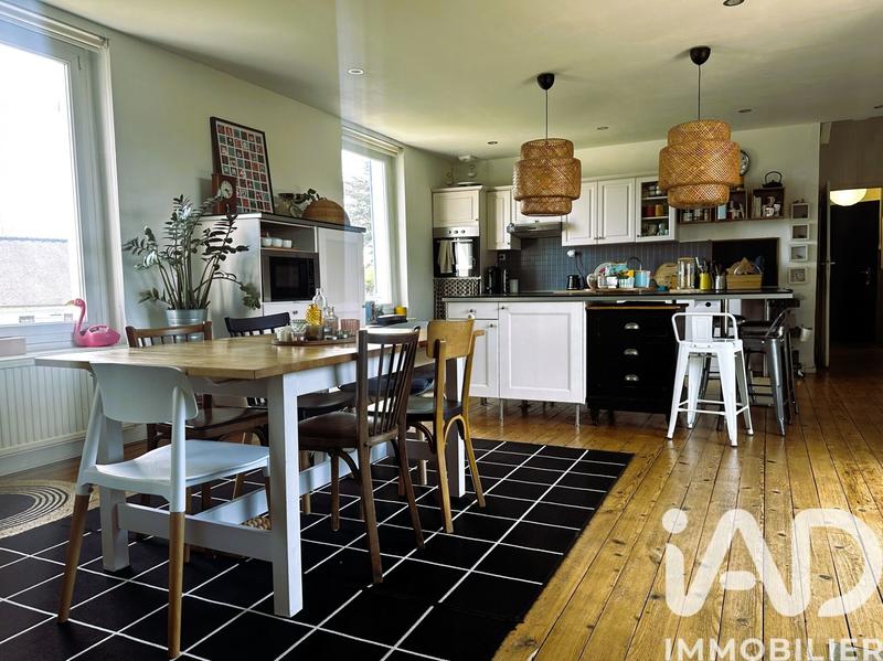 Maison - 210 m² - 7 pièces