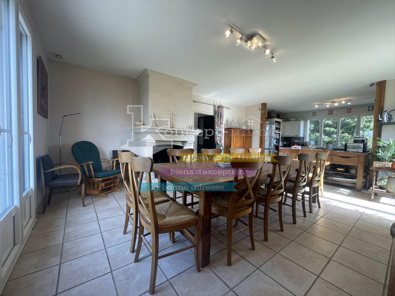 Pavillon - 211 m² - 9 pièces