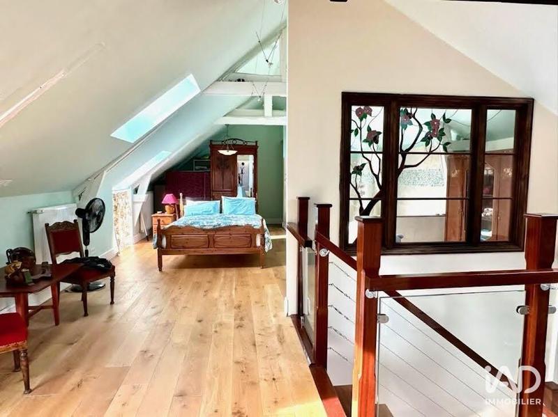 Maison - 222 m² - 7 pièces