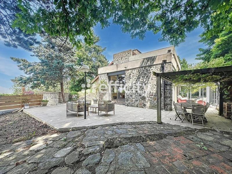 Maison - 243 m² - 5 pièces