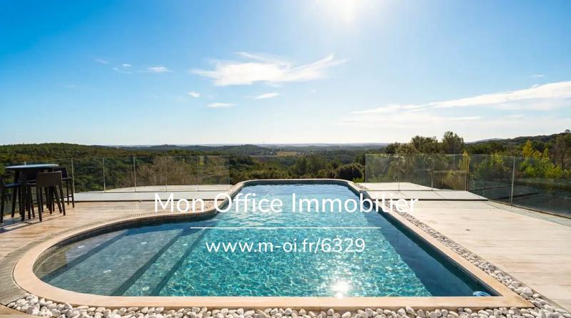 Propriété - 980 m² - 10 pièces