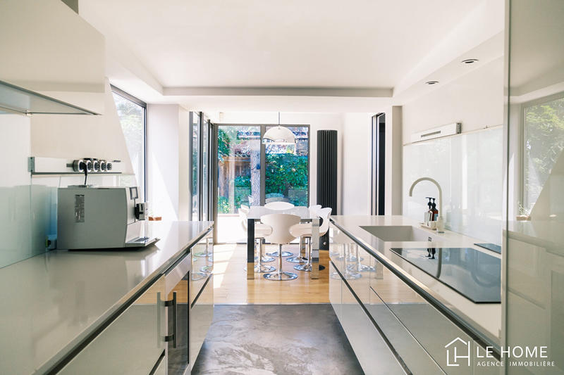 Maison - 260 m² - 7 pièces