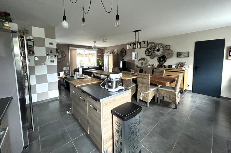 Maison - 90 m² - 5 pièces