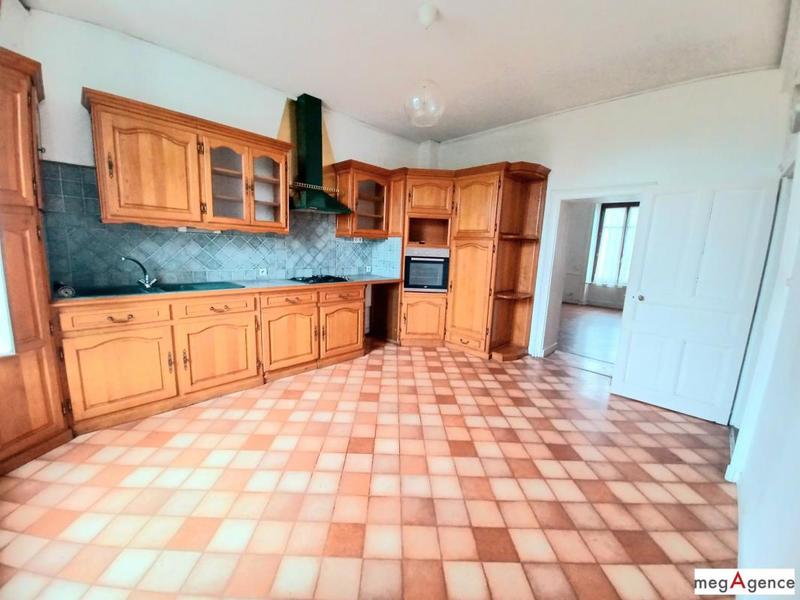 Maison - 250 m² - 11 pièces