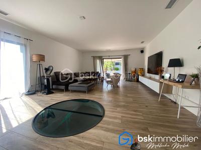 Maison - 250 m² - 6 pièces