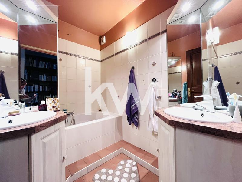 Appartement - 99 m² - 5 pièces