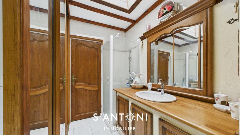 Maison - 210 m² - 8 pièces