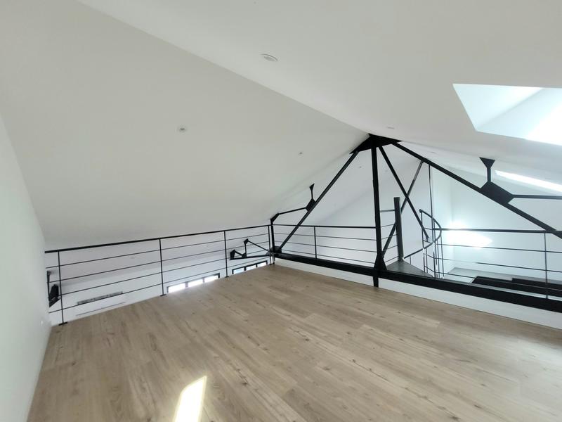 Loft - 110 m² - 4 pièces