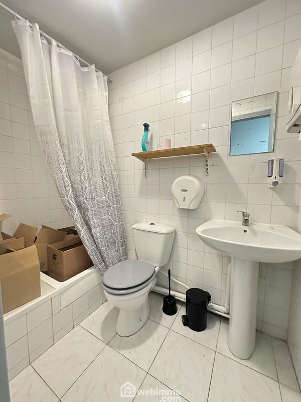 Local commercial - 372 m² - 8 pièces