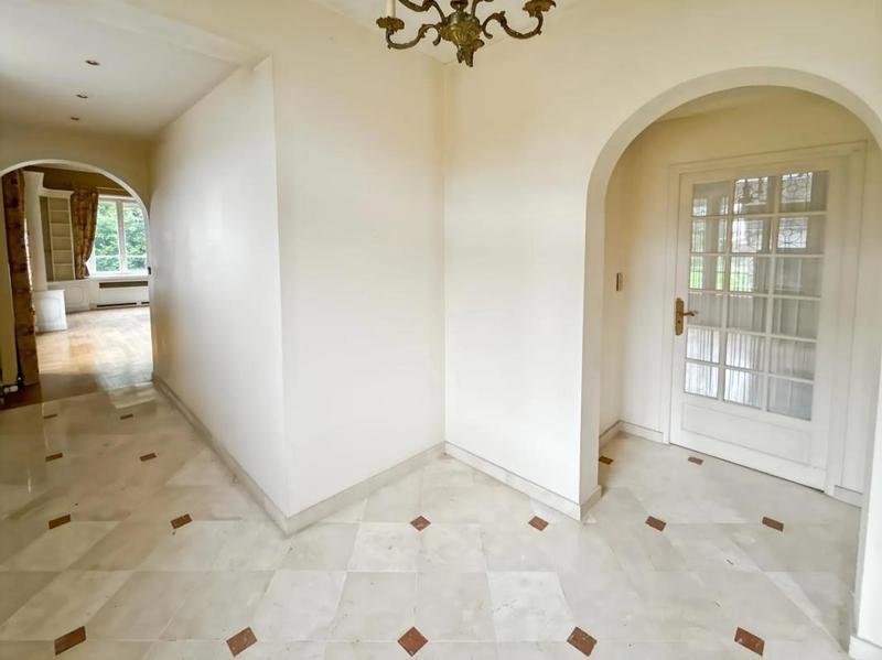 Maison - 338 m² - 10 pièces