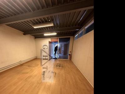 Entrepôt - 220 m²