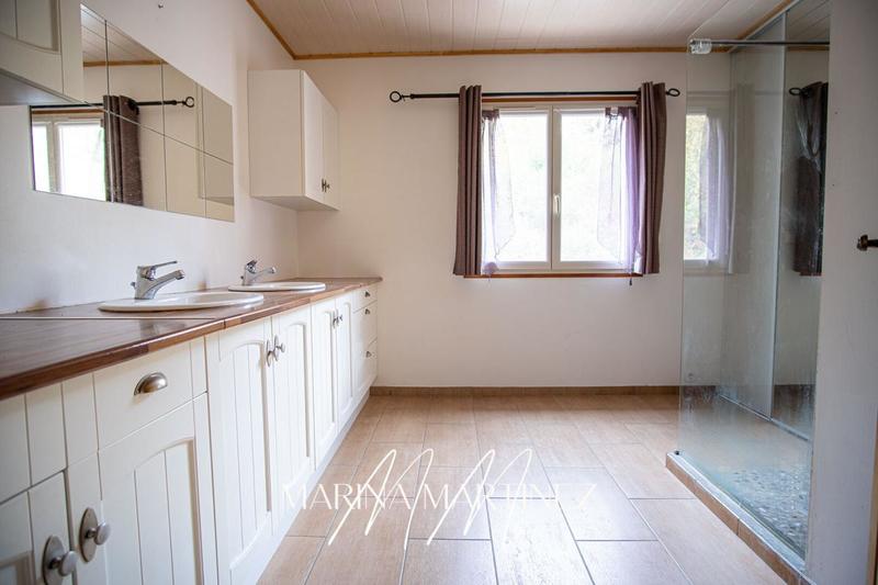 Maison - 242 m² - 5 pièces