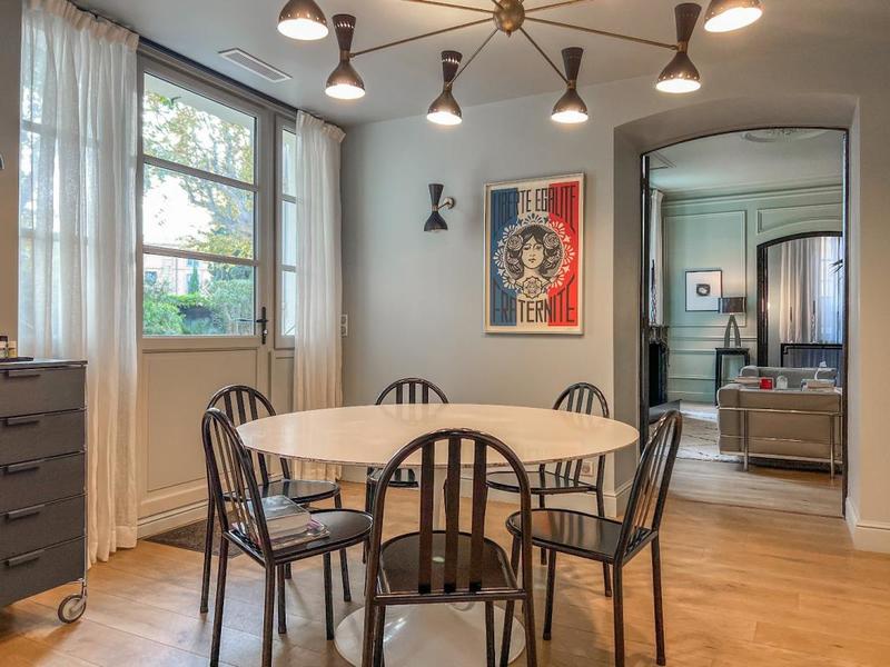 Appartement bourgeois - 231 m² - 10 pièces