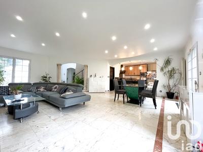 Maison - 195 m² - 7 pièces