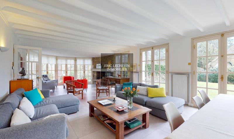 Villa - 200 m² - 10 pièces