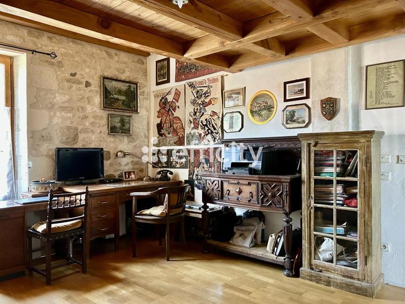 Maison - 232 m² - 10 pièces