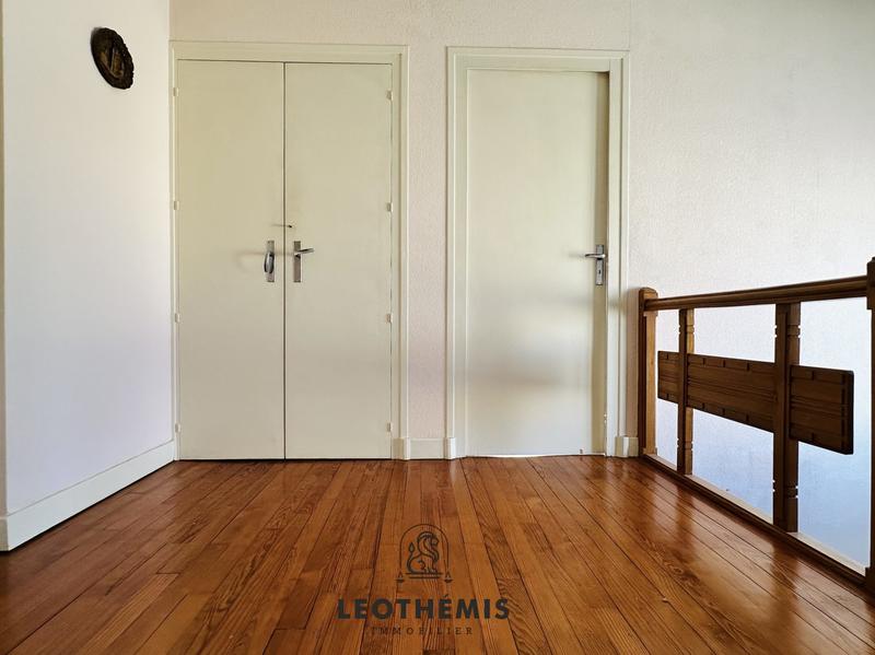 Maison traditionnelle - 185 m² - 9 pièces