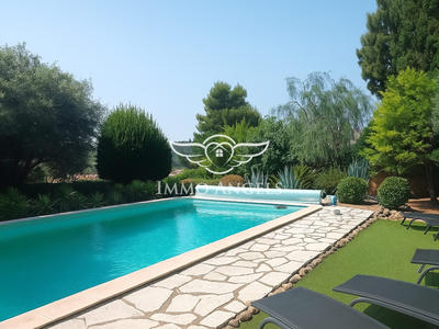 Maison - 255 m² - 10 pièces