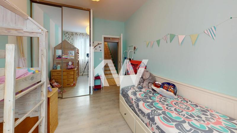 Maison - 214 m² - 9 pièces