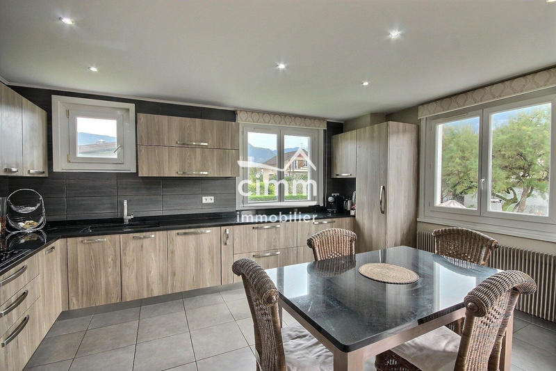 Maison - 169 m² - 9 pièces