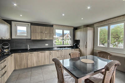 Maison - 169 m² - 9 pièces