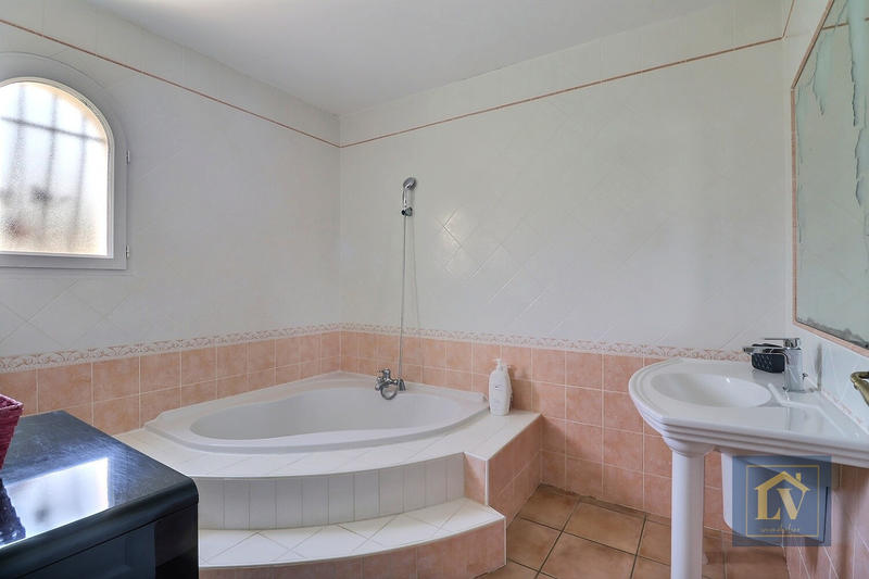 Villa - 195 m² - 6 pièces