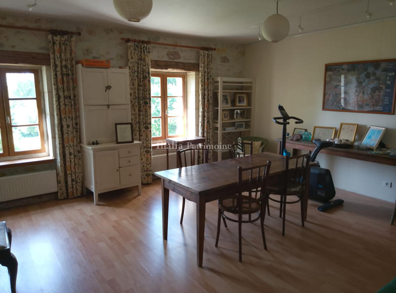 Maison - 240 m² - 9 pièces