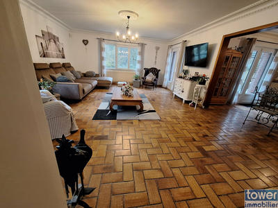 Maison - 261 m² - 11 pièces