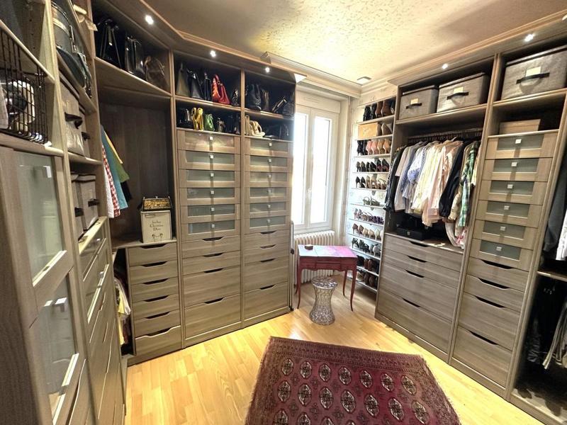 Maison - 424 m² - 13 pièces