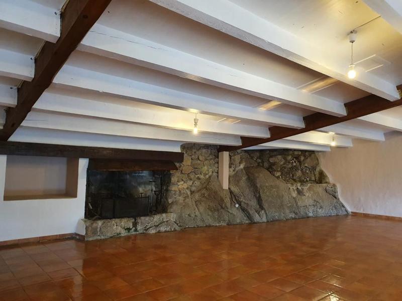 Maison - 1 281 m² - 47 pièces