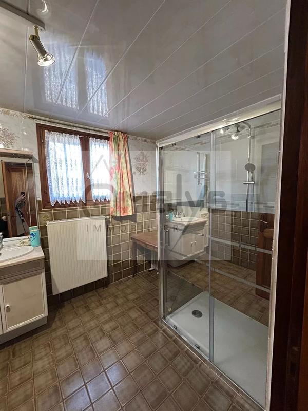 Maison - 180 m² - 7 pièces