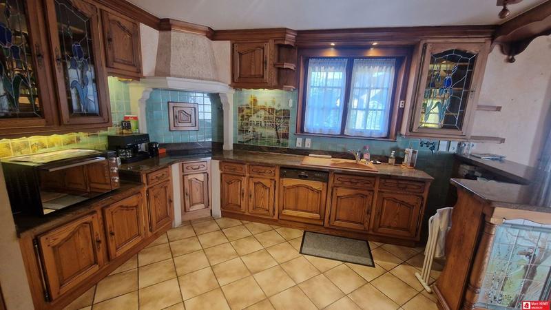 Maison traditionnelle - 137 m² - 6 pièces