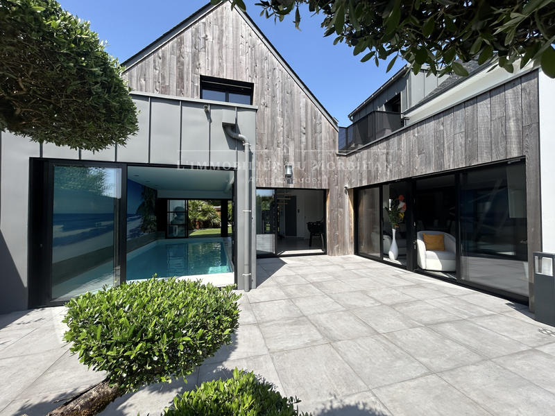 Maison - 205 m² - 8 pièces