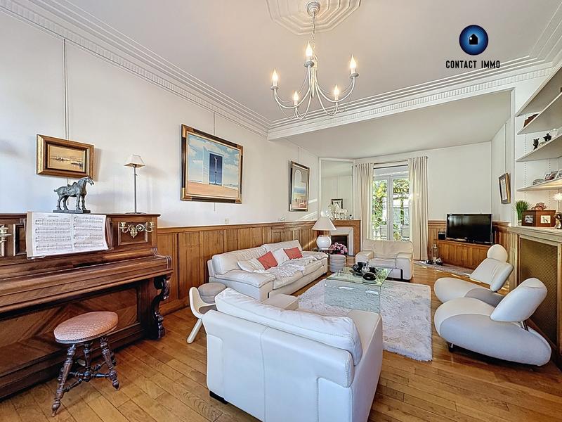 Maison - 224 m² - 8 pièces