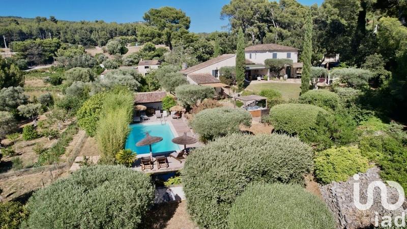 Maison - 230 m² - 8 pièces