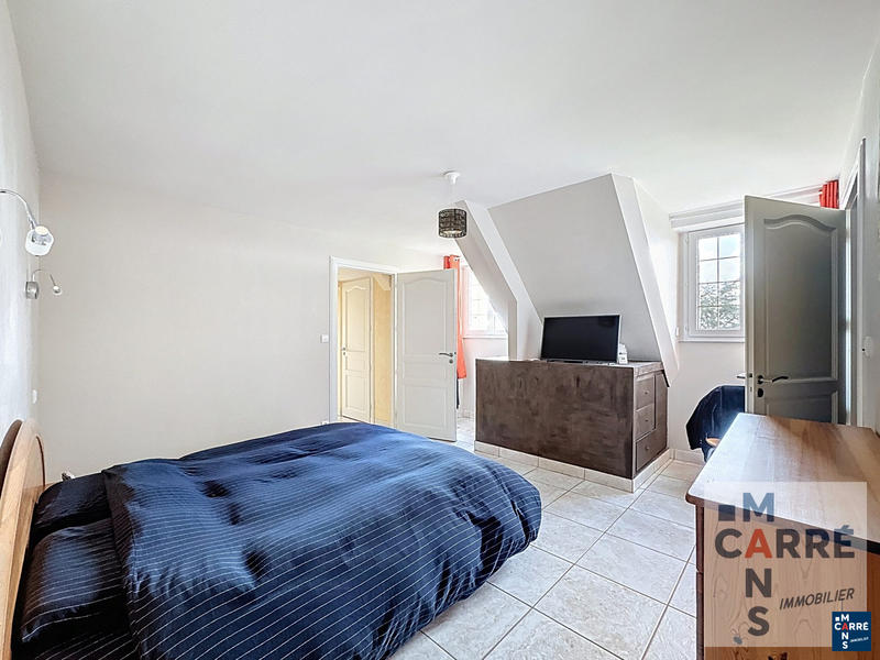 Maison - 237 m² - 8 pièces