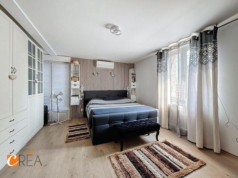 Maison - 220 m² - 12 pièces